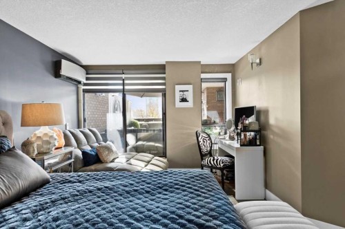 302-320 Meredith Road Ne, Calgary, AB - Indoor Photo Showing Bedroom