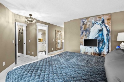 302-320 Meredith Road Ne, Calgary, AB - Indoor Photo Showing Bedroom