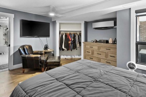 302-320 Meredith Road Ne, Calgary, AB - Indoor Photo Showing Bedroom