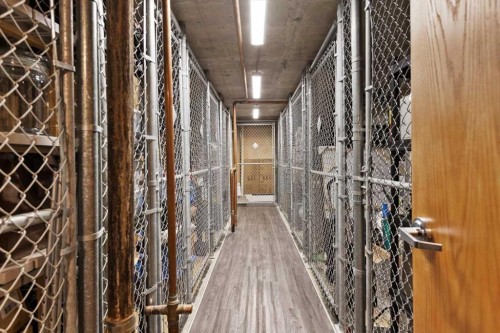 302-320 Meredith Road Ne, Calgary, AB - Indoor Photo Showing Other Room