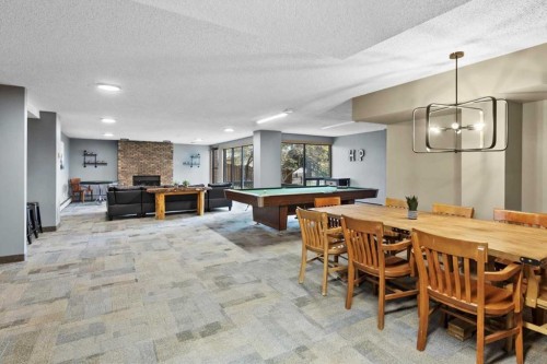 302-320 Meredith Road Ne, Calgary, AB - Indoor Photo Showing Dining Room