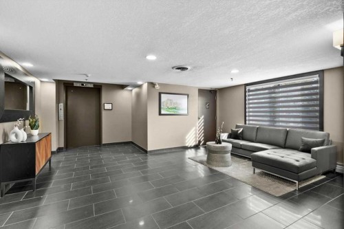 302-320 Meredith Road Ne, Calgary, AB - Indoor