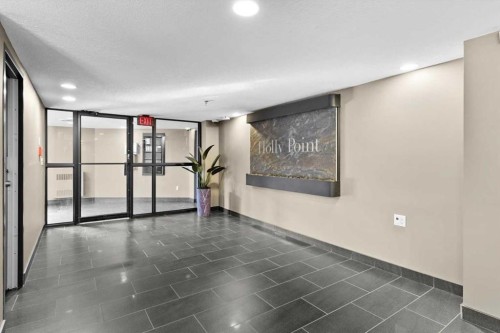 302-320 Meredith Road Ne, Calgary, AB - Indoor Photo Showing Other Room