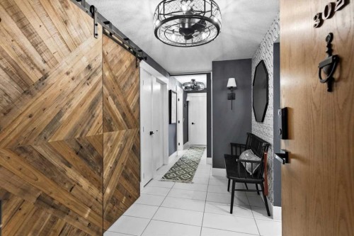 302-320 Meredith Road Ne, Calgary, AB - Indoor Photo Showing Other Room