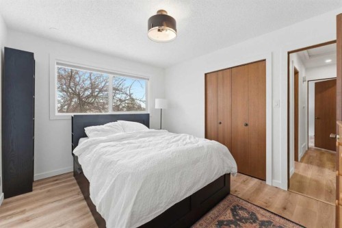 8119 Ranchview Drive Nw, Calgary, AB - Indoor Photo Showing Bedroom