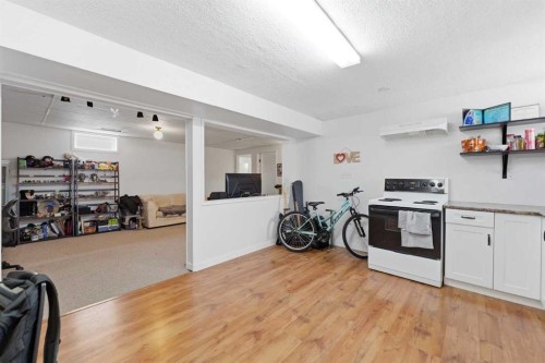 8119 Ranchview Drive Nw, Calgary, AB - Indoor Photo Showing Kitchen