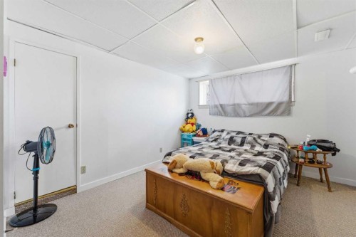 8119 Ranchview Drive Nw, Calgary, AB - Indoor Photo Showing Bedroom
