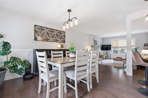8411 Silver Springs Road Nw, Calgary, AB - Indoor Photo Showing Dining Room
