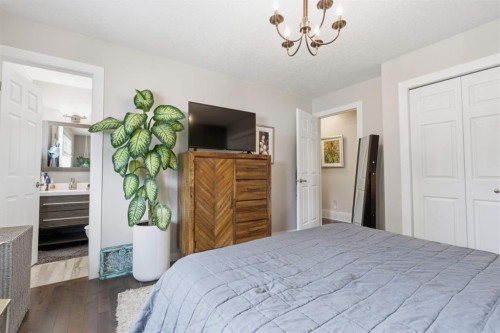 8411 Silver Springs Road Nw, Calgary, AB - Indoor Photo Showing Bedroom