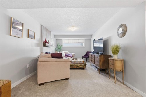8411 Silver Springs Road Nw, Calgary, AB - Indoor Photo Showing Other Room