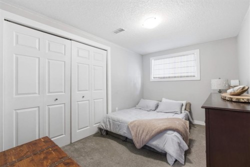 8411 Silver Springs Road Nw, Calgary, AB - Indoor Photo Showing Bedroom