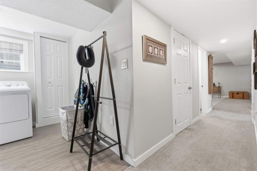 8411 Silver Springs Road Nw, Calgary, AB - Indoor Photo Showing Laundry Room