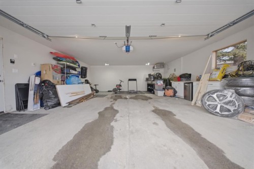 8411 Silver Springs Road Nw, Calgary, AB - Indoor Photo Showing Garage