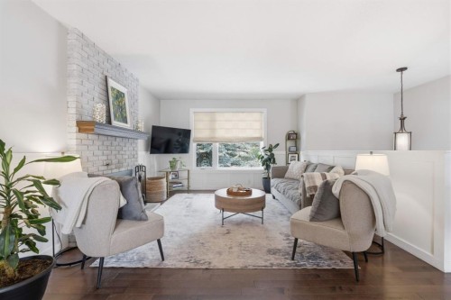 8411 Silver Springs Road Nw, Calgary, AB - Indoor Photo Showing Living Room