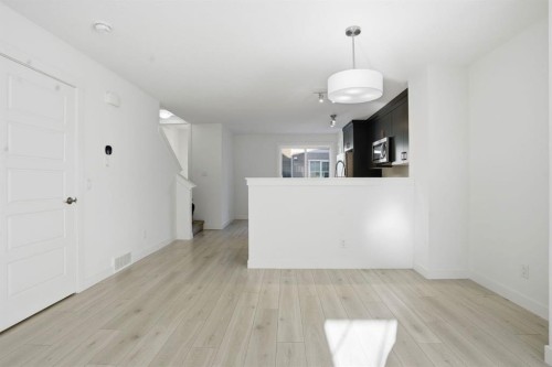 812 Cranbrook Walk Se, Calgary, AB - Indoor Photo Showing Other Room