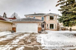 107 Hawkmount Heights NW Calgary, AB T3G 3S5
