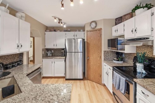 158 Saratoga Close Ne, Calgary, AB - Indoor Photo Showing Kitchen With Stainless Steel Kitchen