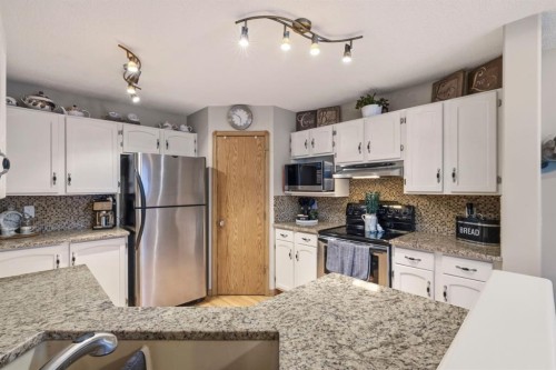 158 Saratoga Close Ne, Calgary, AB - Indoor Photo Showing Kitchen With Stainless Steel Kitchen