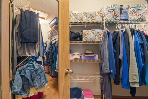 158 Saratoga Close Ne, Calgary, AB - Indoor With Storage