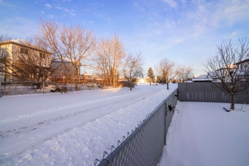 158 Saratoga Close Ne, Calgary, AB - Outdoor