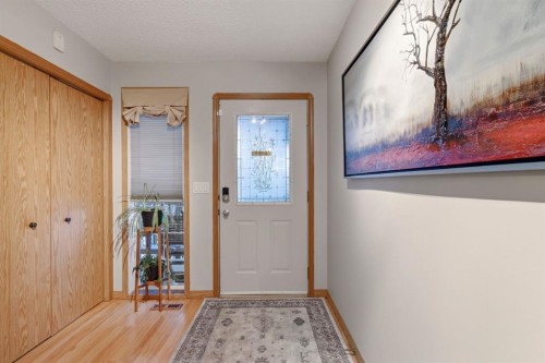 158 Saratoga Close Ne, Calgary, AB - Indoor Photo Showing Other Room