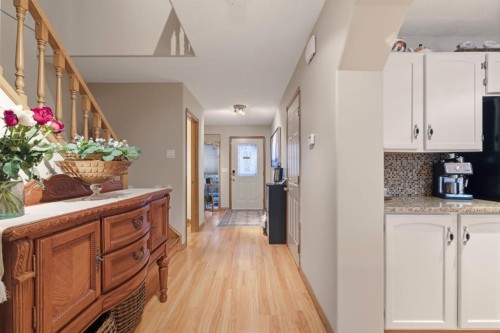 158 Saratoga Close Ne, Calgary, AB - Indoor