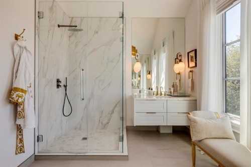 1927 12 Street Sw, Calgary, AB - Indoor Photo Showing Bathroom