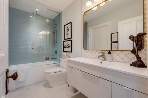1927 12 Street Sw, Calgary, AB - Indoor Photo Showing Bathroom