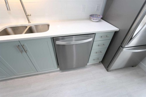 6719 Coach Hill Road Sw, Calgary, AB - Indoor Photo Showing Kitchen With Double Sink