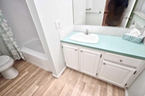 6719 Coach Hill Road Sw, Calgary, AB - Indoor Photo Showing Bathroom