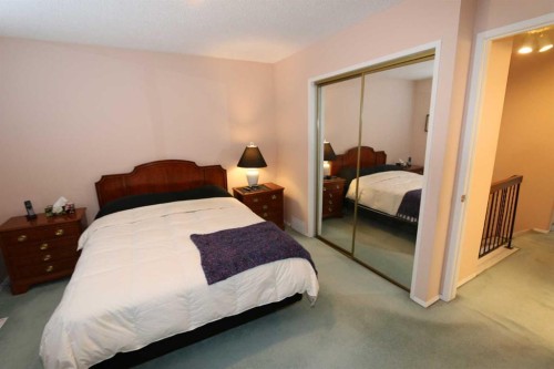 6719 Coach Hill Road Sw, Calgary, AB - Indoor Photo Showing Bedroom