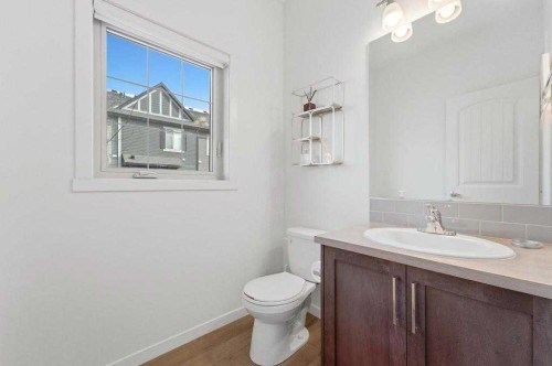 148 Legacy Point Se, Calgary, AB - Indoor Photo Showing Bathroom