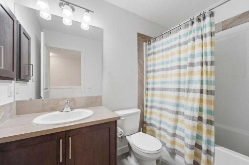 148 Legacy Point Se, Calgary, AB - Indoor Photo Showing Bathroom