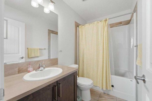 148 Legacy Point Se, Calgary, AB - Indoor Photo Showing Bathroom
