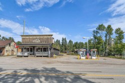5204 579 Highway WESTRural Mountain View County, AB T0M 2E0