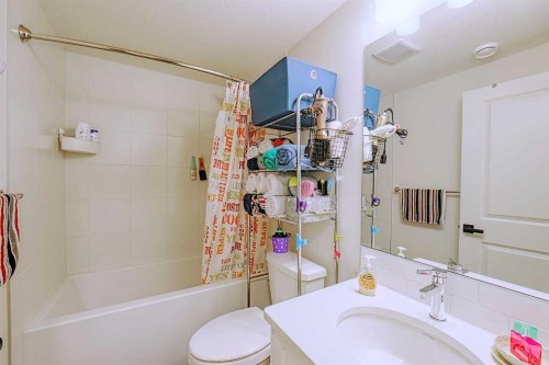25 Belmont Green Sw, Calgary, AB - Indoor Photo Showing Bathroom