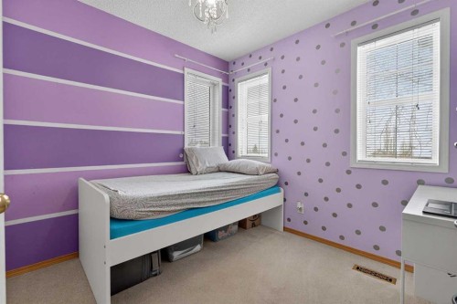 14 Hidden Ranch Hill Nw, Calgary, AB - Indoor Photo Showing Bedroom