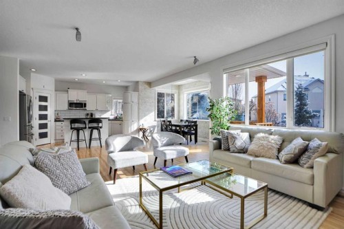 6 Strathridge Way Sw, Calgary, AB - Indoor Photo Showing Living Room