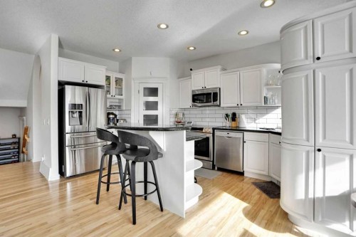 6 Strathridge Way Sw, Calgary, AB - Indoor Photo Showing Kitchen With Upgraded Kitchen