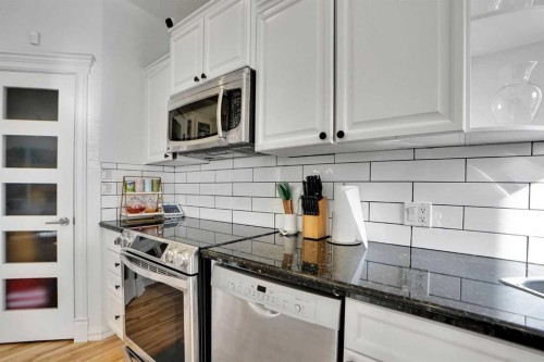 6 Strathridge Way Sw, Calgary, AB - Indoor Photo Showing Kitchen With Upgraded Kitchen