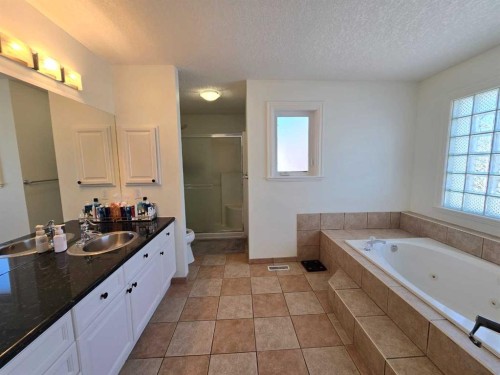 6 Strathridge Way Sw, Calgary, AB - Indoor Photo Showing Bathroom