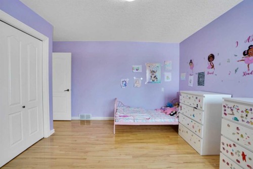 6 Strathridge Way Sw, Calgary, AB - Indoor Photo Showing Bedroom