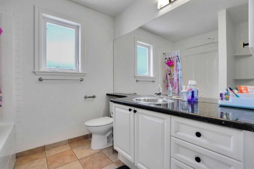 6 Strathridge Way Sw, Calgary, AB - Indoor Photo Showing Bathroom