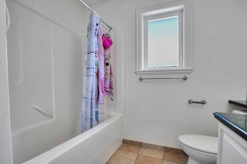 6 Strathridge Way Sw, Calgary, AB - Indoor Photo Showing Bathroom