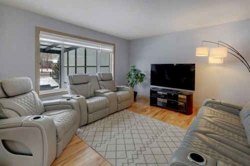 115 Rockledge Terrace Nw, Calgary, AB - Indoor Photo Showing Living Room