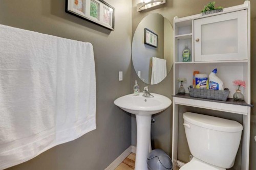 115 Rockledge Terrace Nw, Calgary, AB - Indoor Photo Showing Bathroom