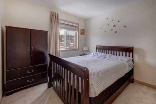 115 Rockledge Terrace Nw, Calgary, AB - Indoor Photo Showing Bedroom