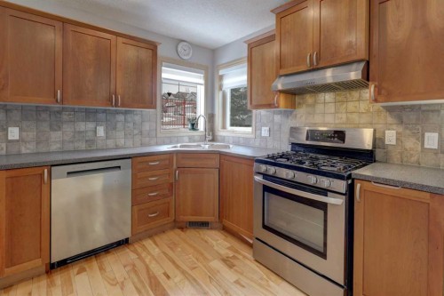 115 Rockledge Terrace Nw, Calgary, AB - Indoor Photo Showing Kitchen