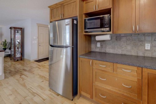 115 Rockledge Terrace Nw, Calgary, AB - Indoor Photo Showing Kitchen
