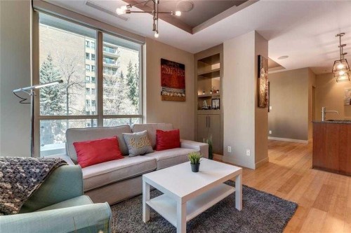 204-701 3 Avenue Sw, Calgary, AB - Indoor Photo Showing Living Room
